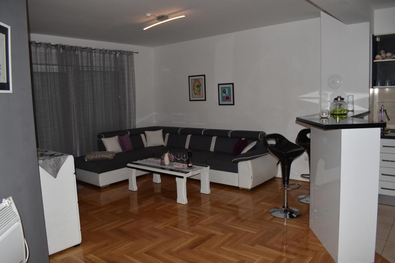 K & S Apartment ชาพลินา ภายนอก รูปภาพ
