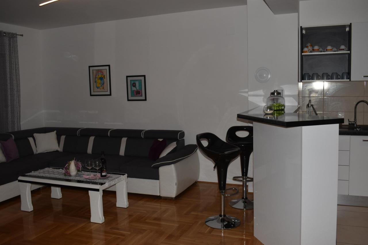 K & S Apartment ชาพลินา ภายนอก รูปภาพ